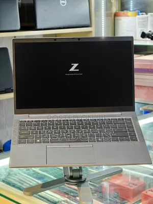 New Laptop HP ZBook Firefly 14 G7 16GB Intel Core I7 SSD 512GB