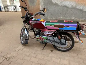 Bajaj Boxer 100 2021 Red