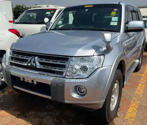 Mitsubishi Pajero 2012 Silver