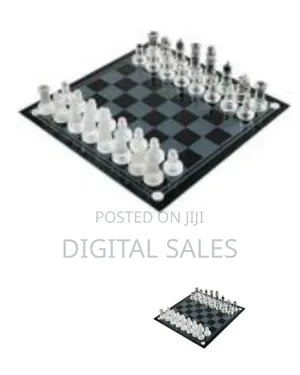 Elegant Glass Chess Set With Frosted and Clear Pieces