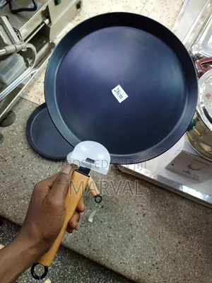 Heavy Non-Stick Round Carbon Steel Pizza Pan With a 28cm Diameter