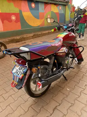 TVS HLX 125 2022 Red