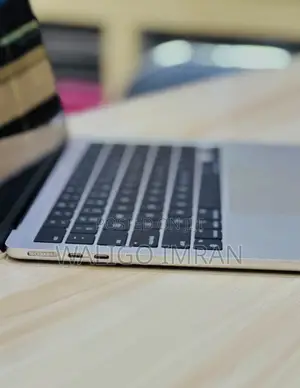 Laptop Apple MacBook Air 2022 M2 8GB Intel Core I5 SSD 256GB