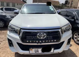 Toyota Hilux Revo Double Cab Deisel 2.4 AWD 2018 White