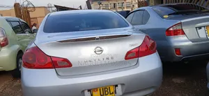 Nissan Skyline 2009 Silver