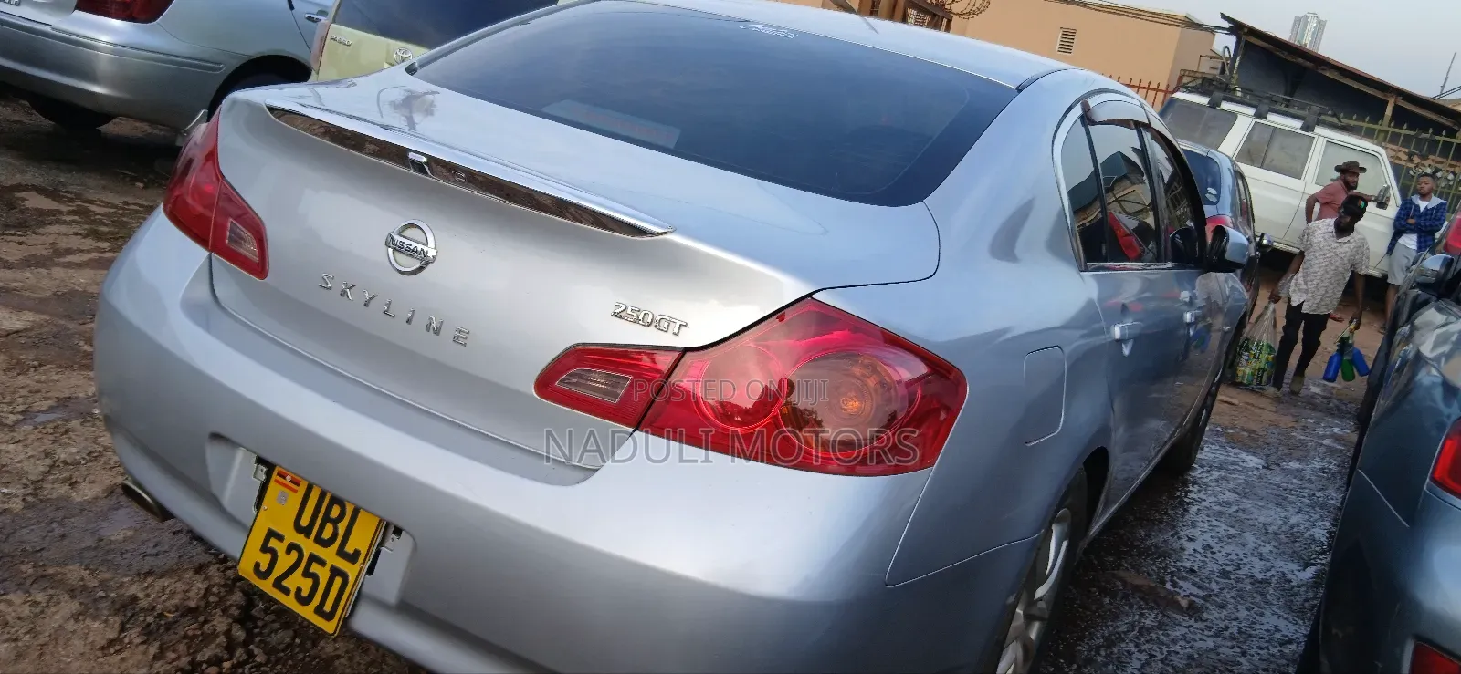 Nissan Skyline 2009 Silver