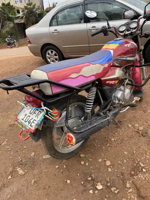 TVS HLX 125 2022 Red