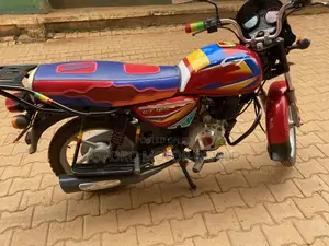 Bajaj CT 125X 2023 Red