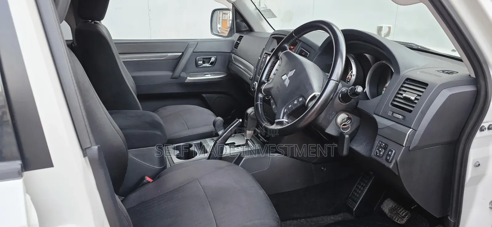 Mitsubishi Pajero 2016 White