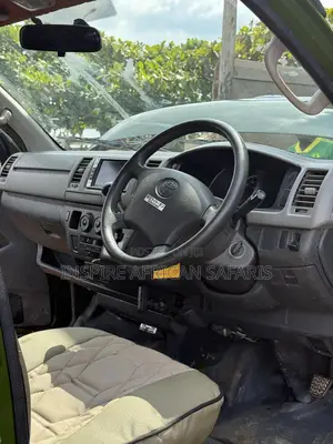 Toyota HiAce 2011 Green