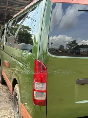 Toyota HiAce 2011 Green