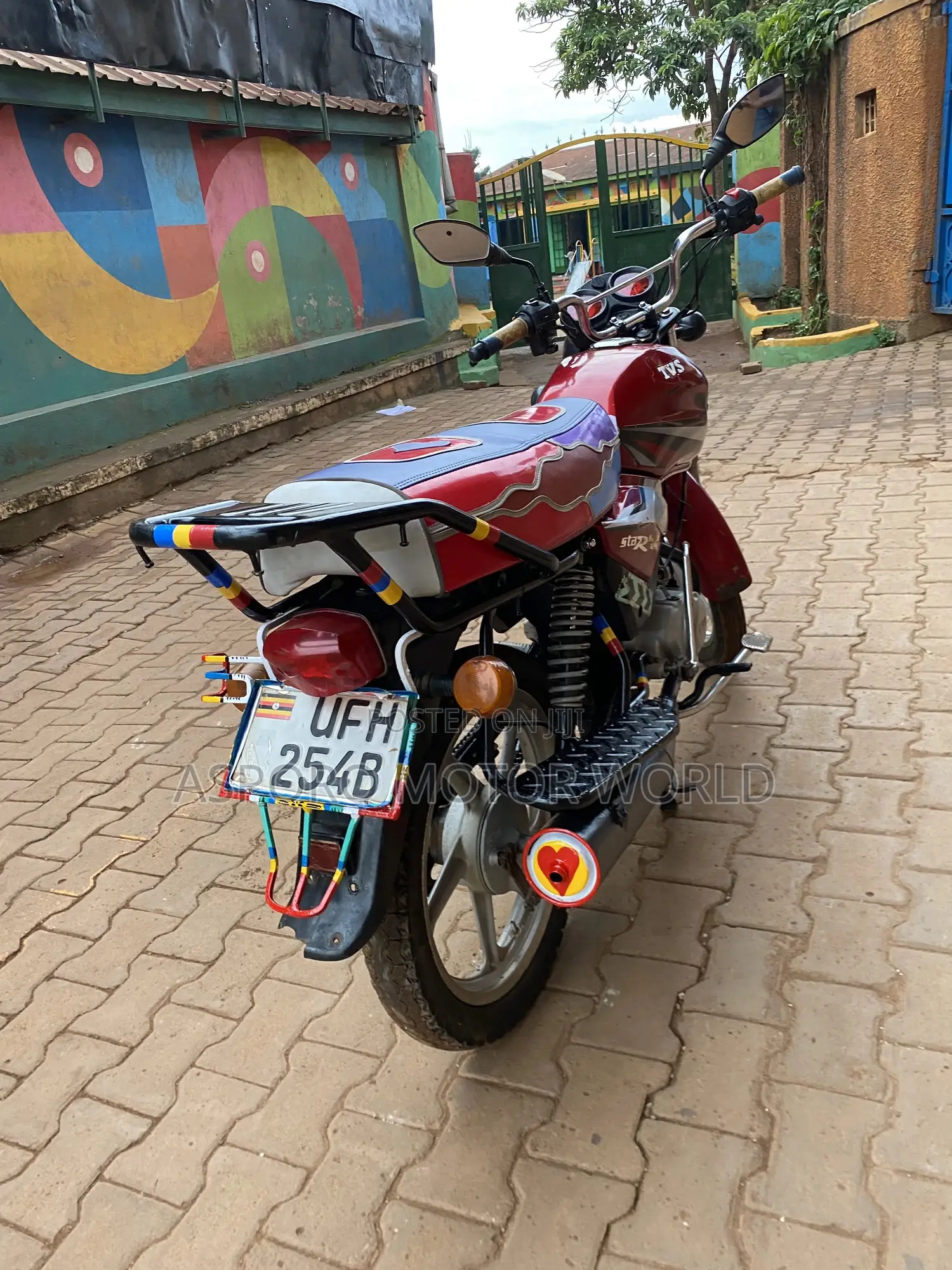 TVS HLX 125 2021 Red
