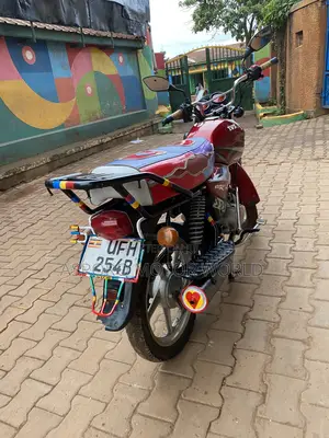TVS HLX 125 2021 Red