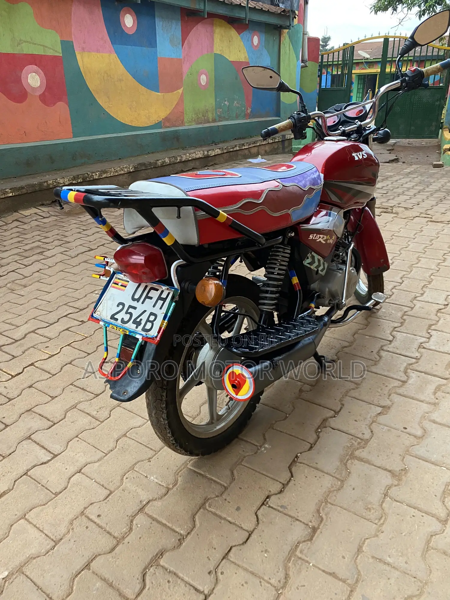 TVS HLX 125 2021 Red