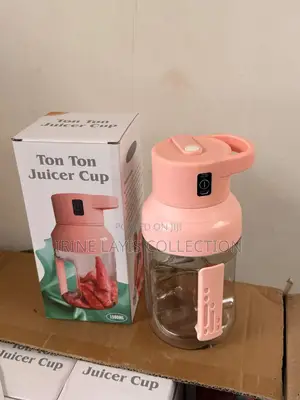 Portable and Rechargeable Electric Juicer Cup.