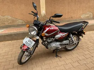 TVS HLX 125 2025 Red
