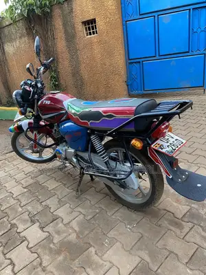TVS HLX 125 2022 Red