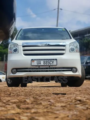 Toyota Noah 2.0 143hp FWD (8 Seater) 2010 White