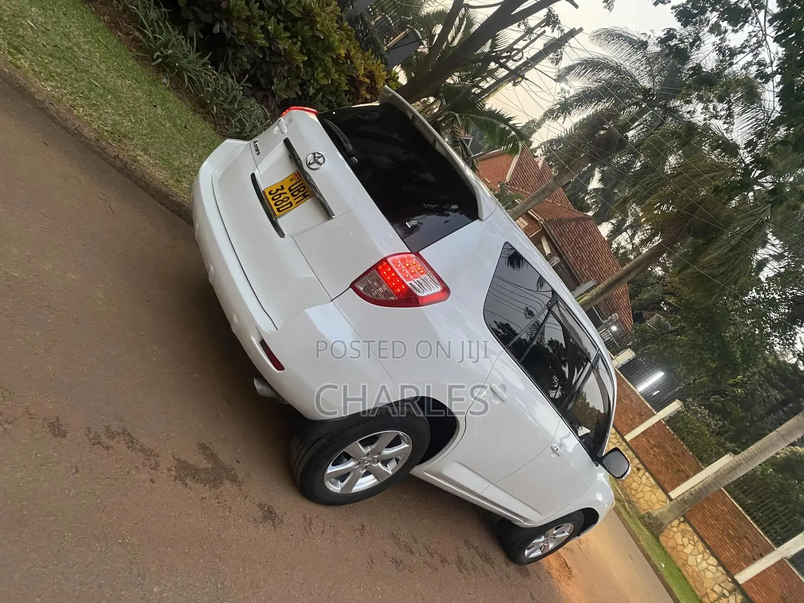 Toyota Vanguard 2009 White