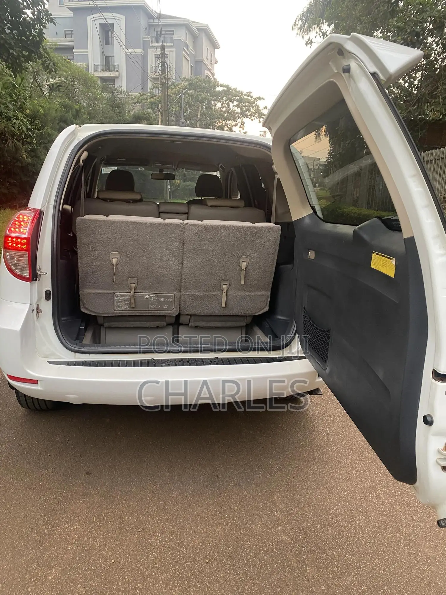 Toyota Vanguard 2009 White