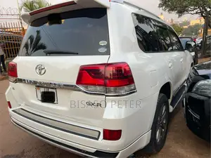Toyota Land Cruiser 2015 White