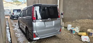 Toyota Noah 2017 Gray