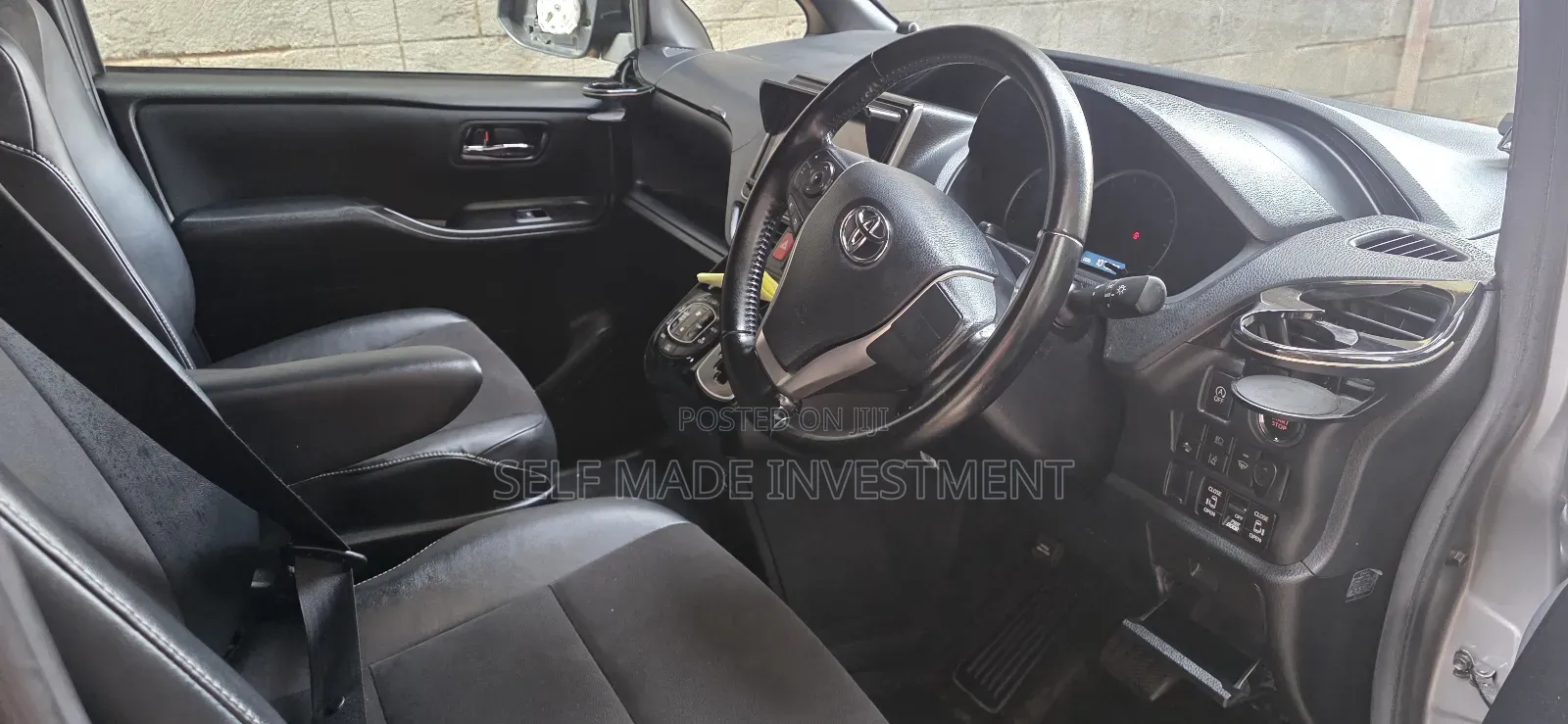 Toyota Noah 2017 Gray