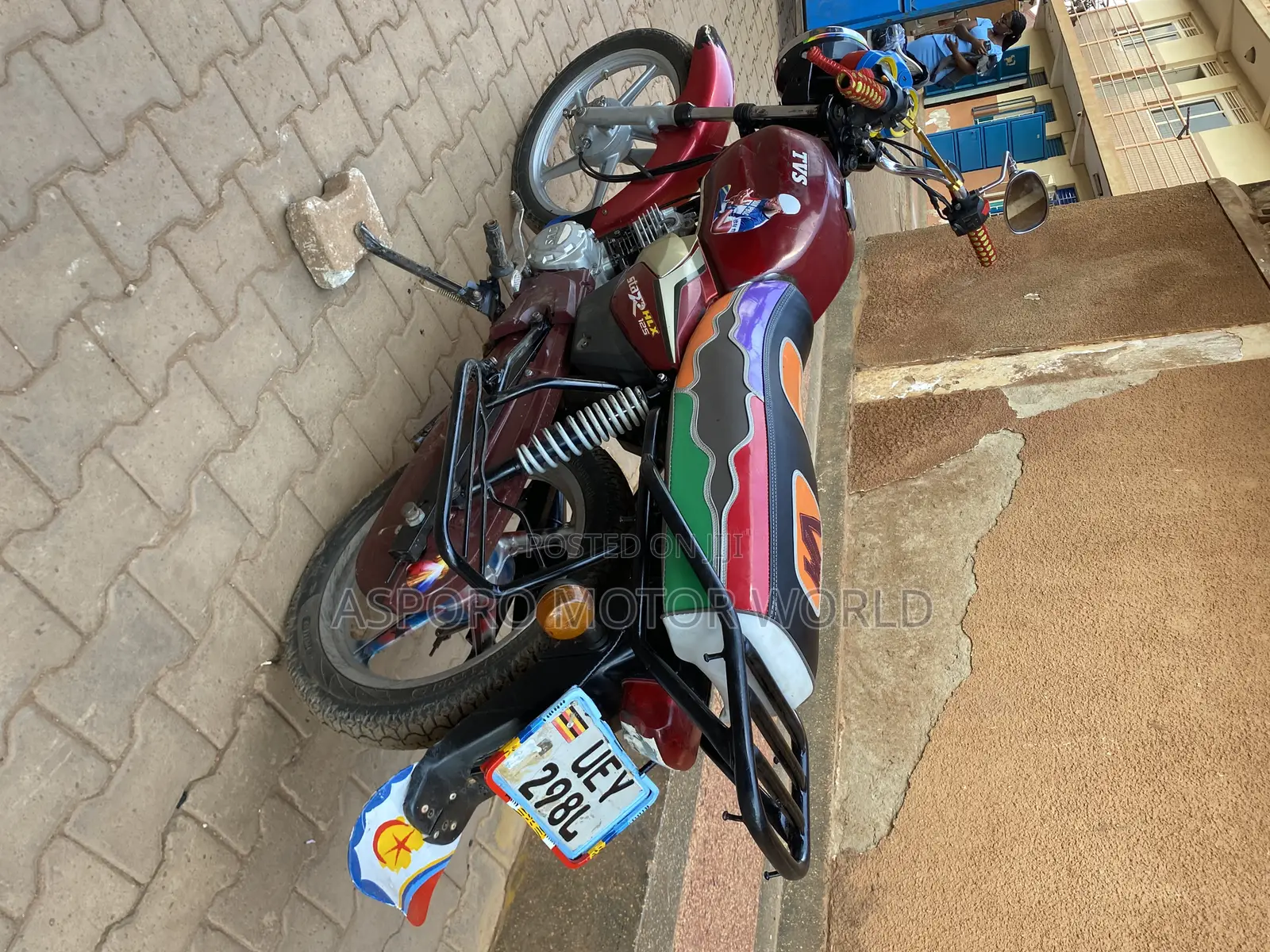 TVS HLX 125 2020 Red