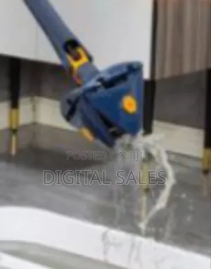 Triangular Self-Wringing Microfiber Mop