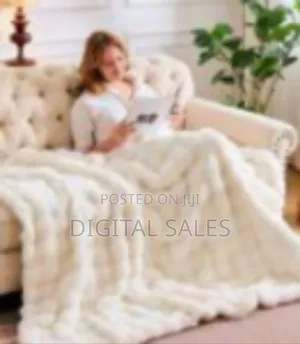 Elegant Faux Fur Throw Blanket (153x203cm) -