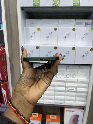 Apple iPhone 13 128 GB Green