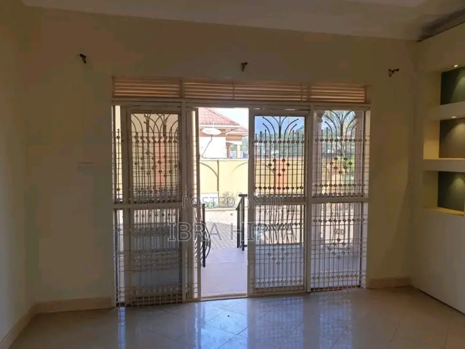 3bdrm Bungalow in Central Division for rent