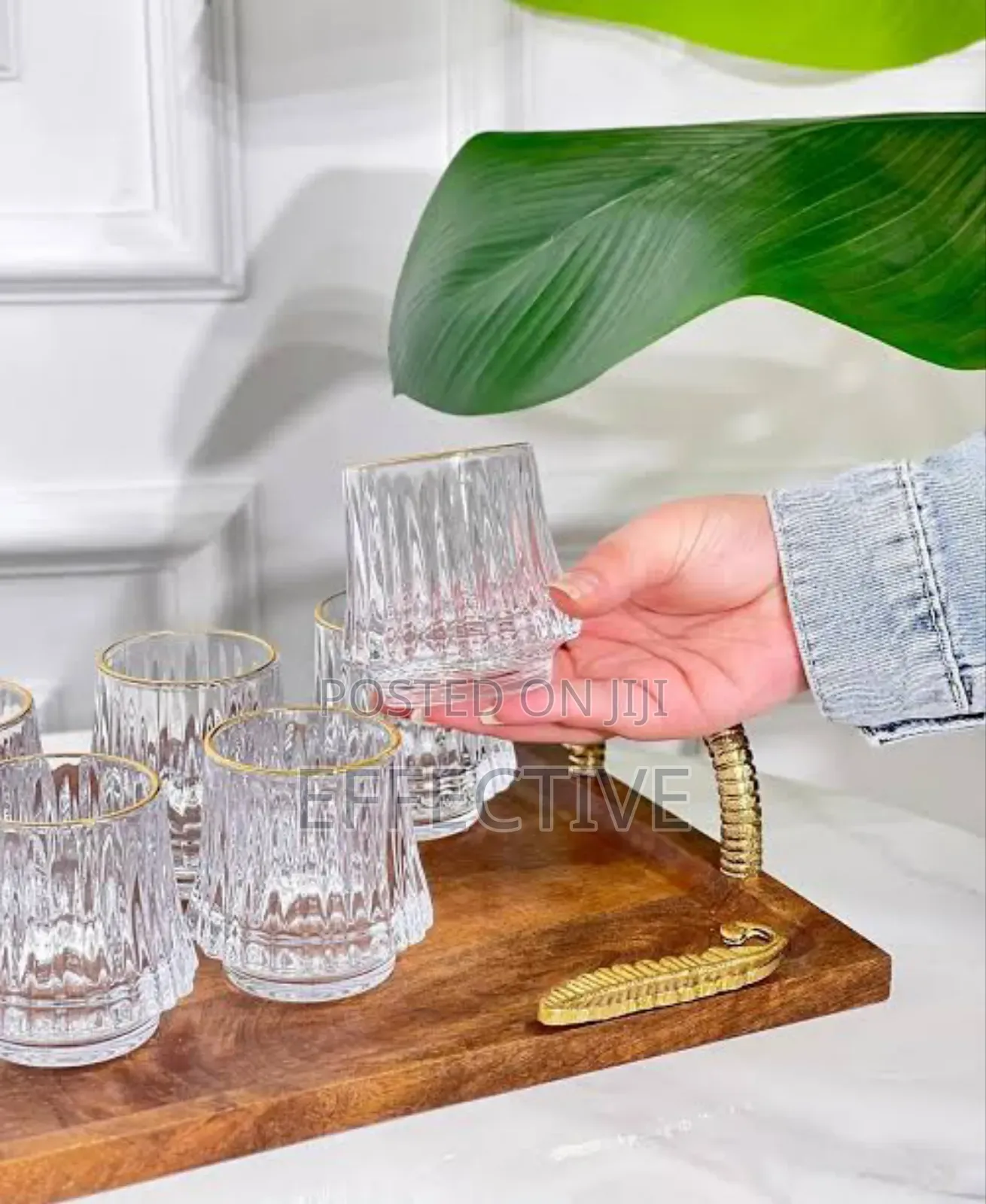 12 Pc Crystal Glass Tumbler With A Gold Rim.