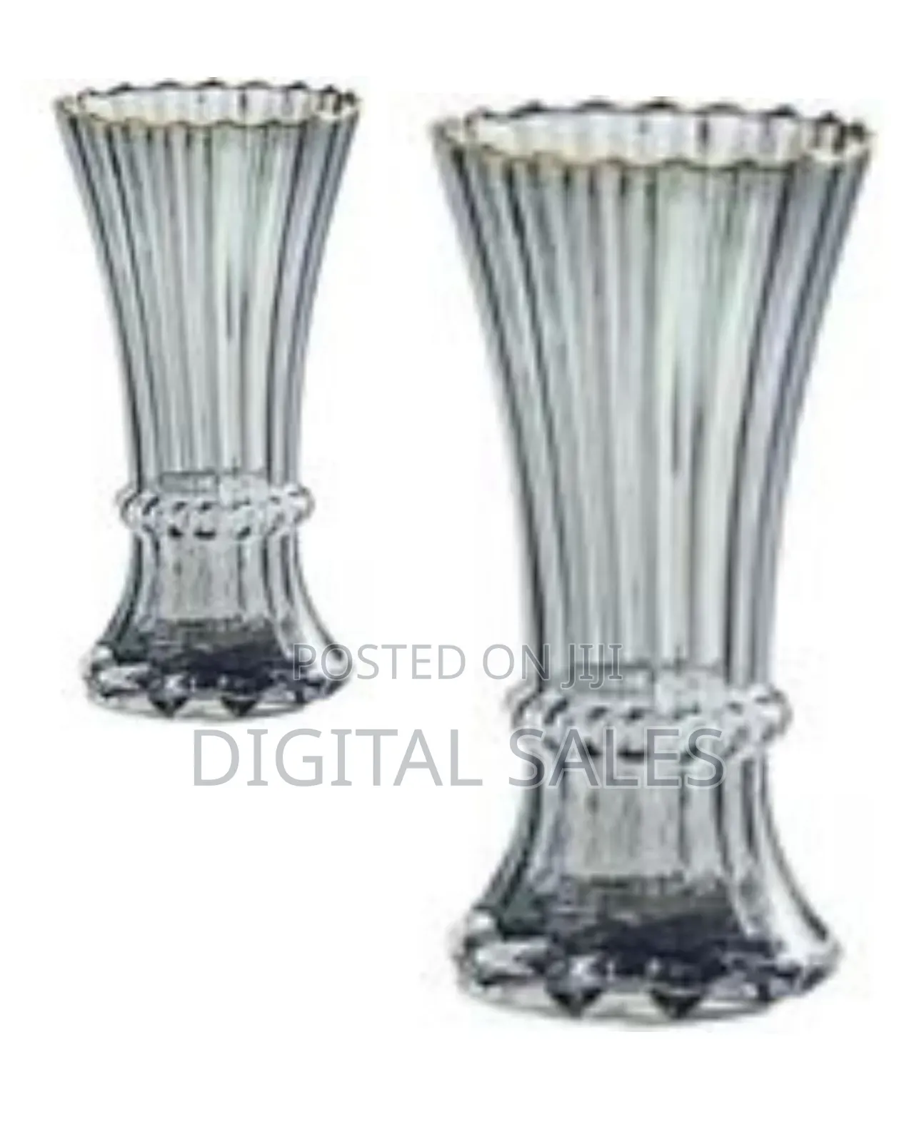 Elegant Ribbed Glass Vase With Gold-Edged Rim