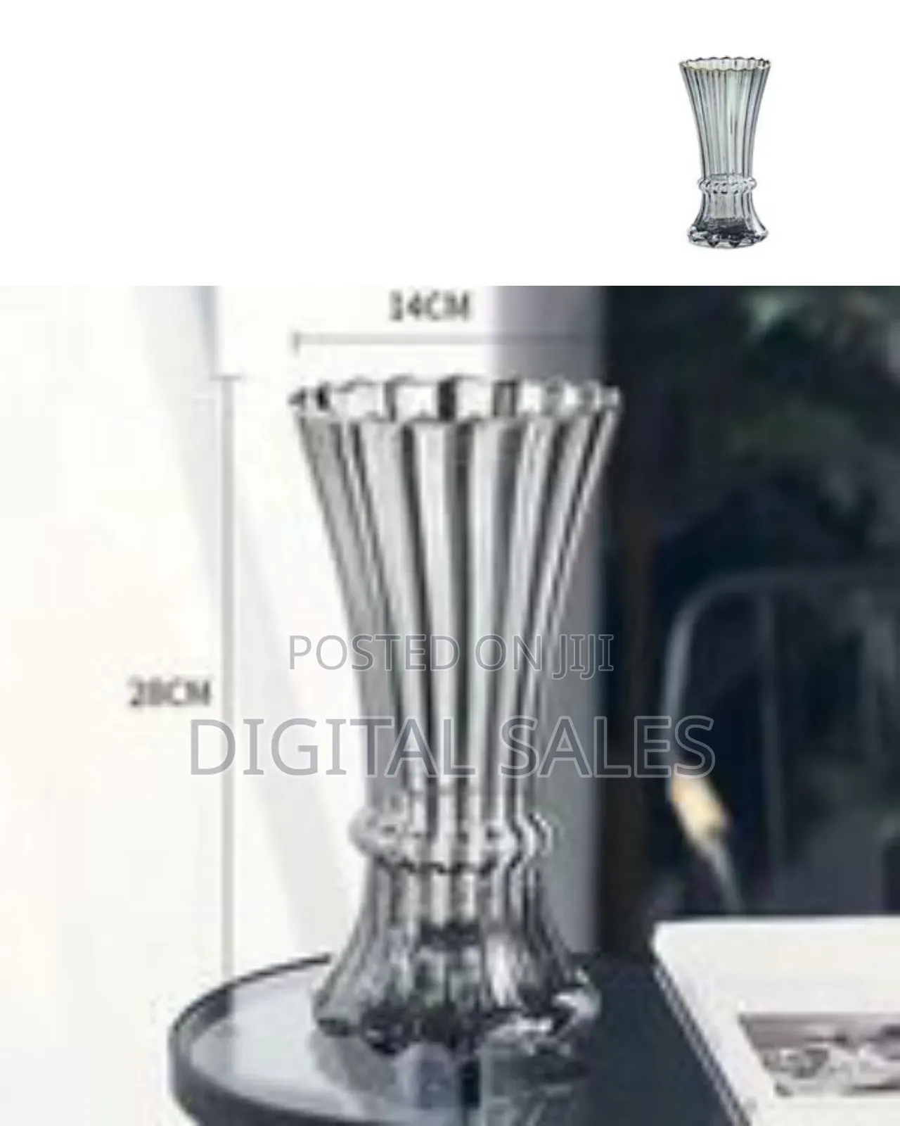 Elegant Ribbed Glass Vase With Gold-Edged Rim