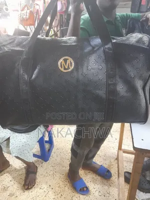 Its Agood Travelling Black Bag