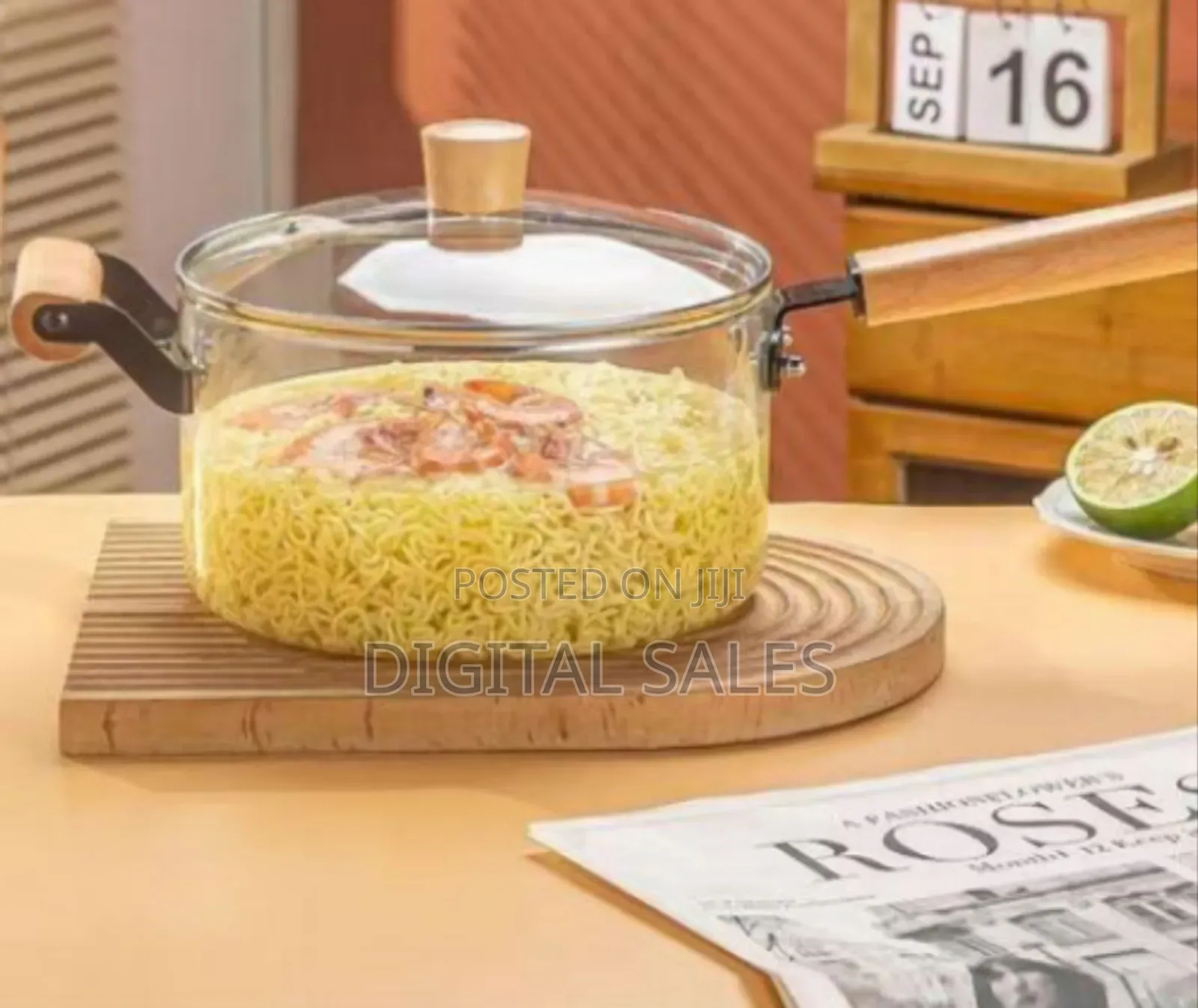 Elegant Clear Glass Saucepan / Cooking Pot With Wooden Handle
