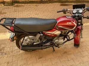 TVS HLX 125 2023 Red