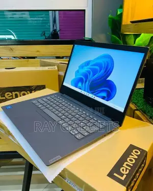 New Laptop Lenovo G700 8GB Intel Core i7 SSD 256GB