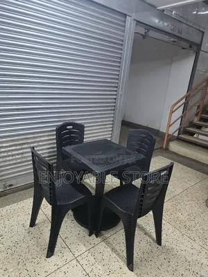 Cafe Bars Garden Home Beaches Plastic Table and 4 Chairs