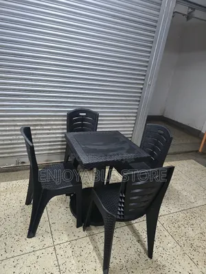 Cafe Bars Garden Home Beaches Plastic Table and 4 Chairs