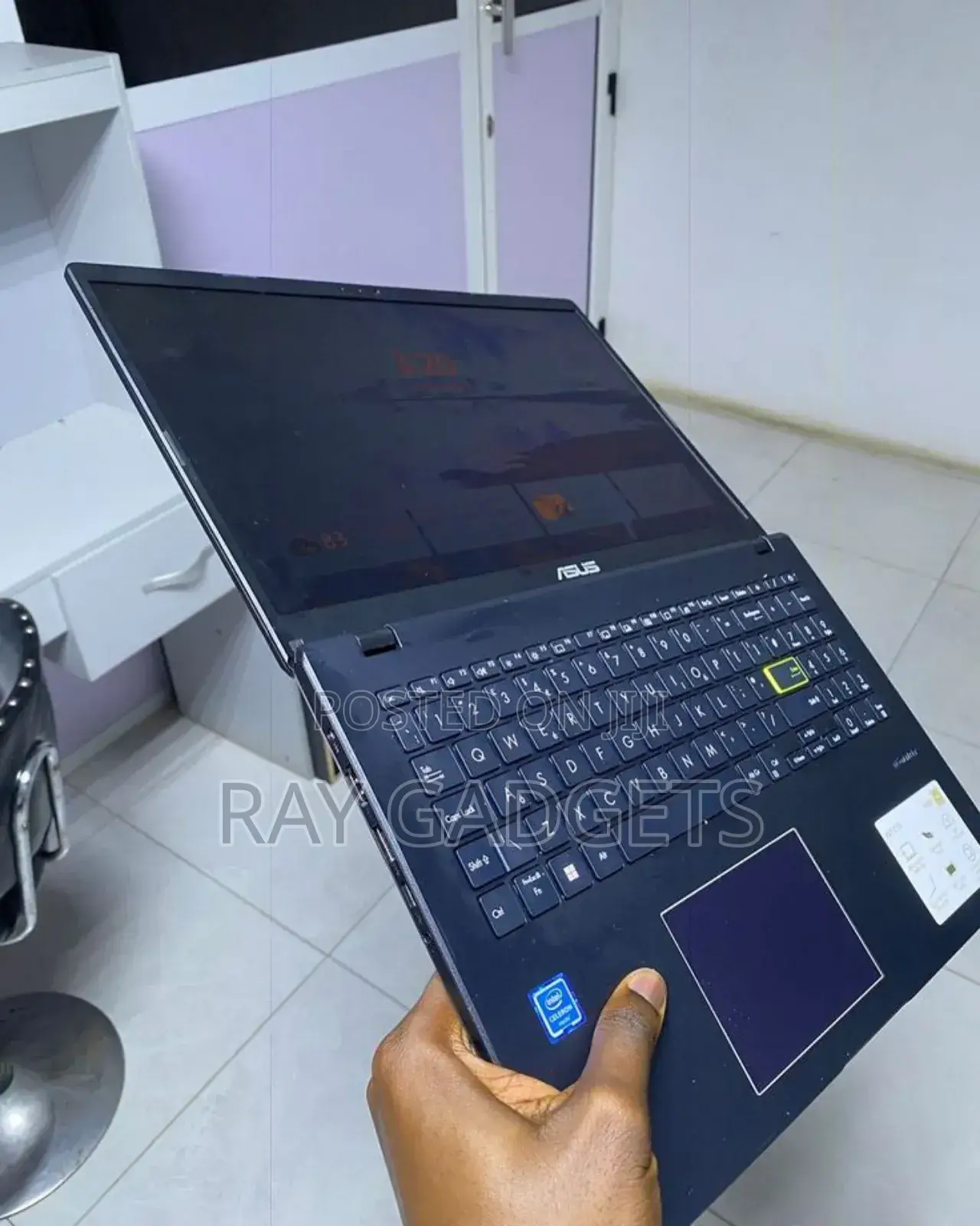 New Laptop Asus 1015E 8GB Intel Core i5 SSD 256GB