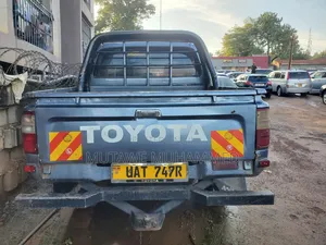 Toyota Hilux 2002 Gray
