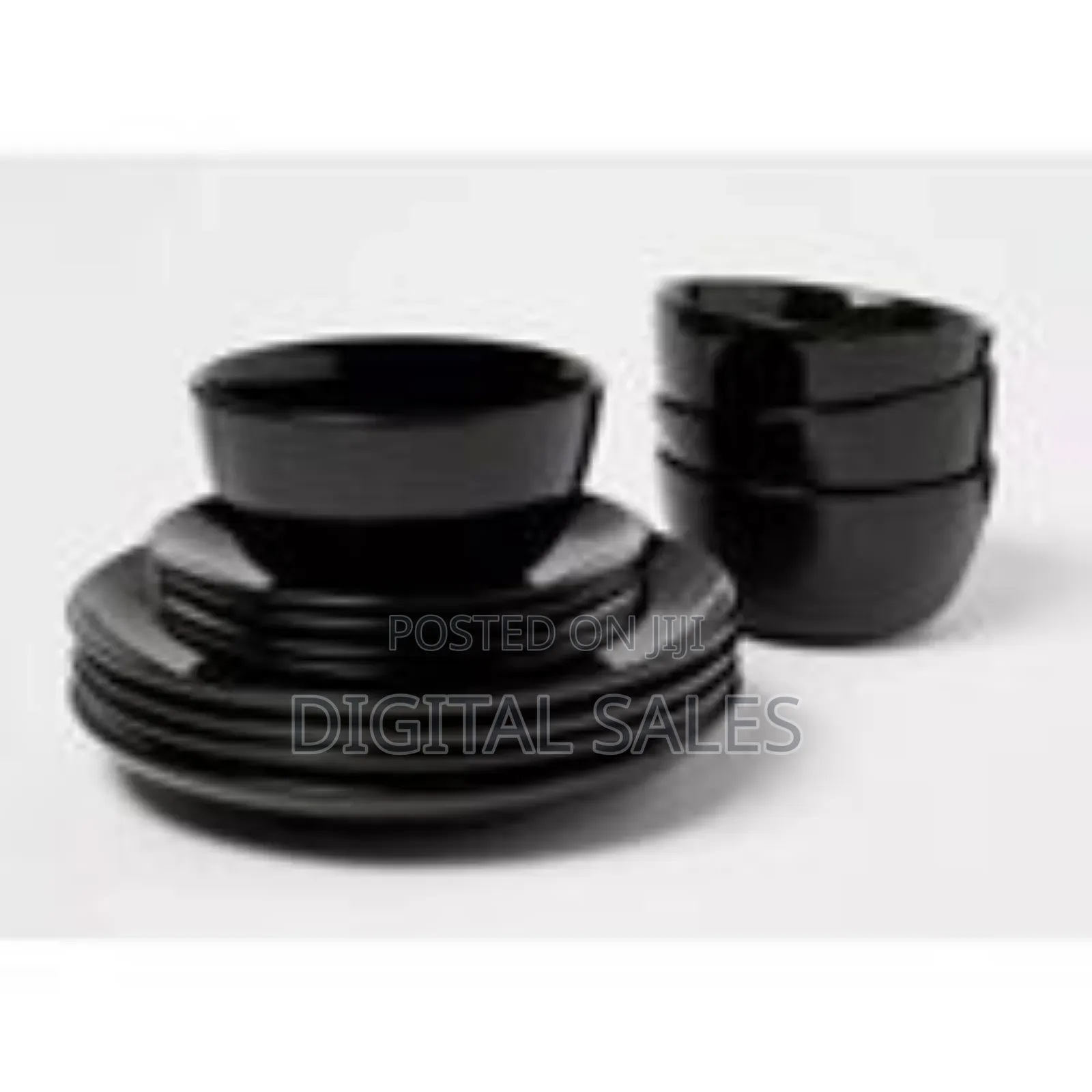 16-Piece Lovecasa Round Black Dinnerware Set - Black