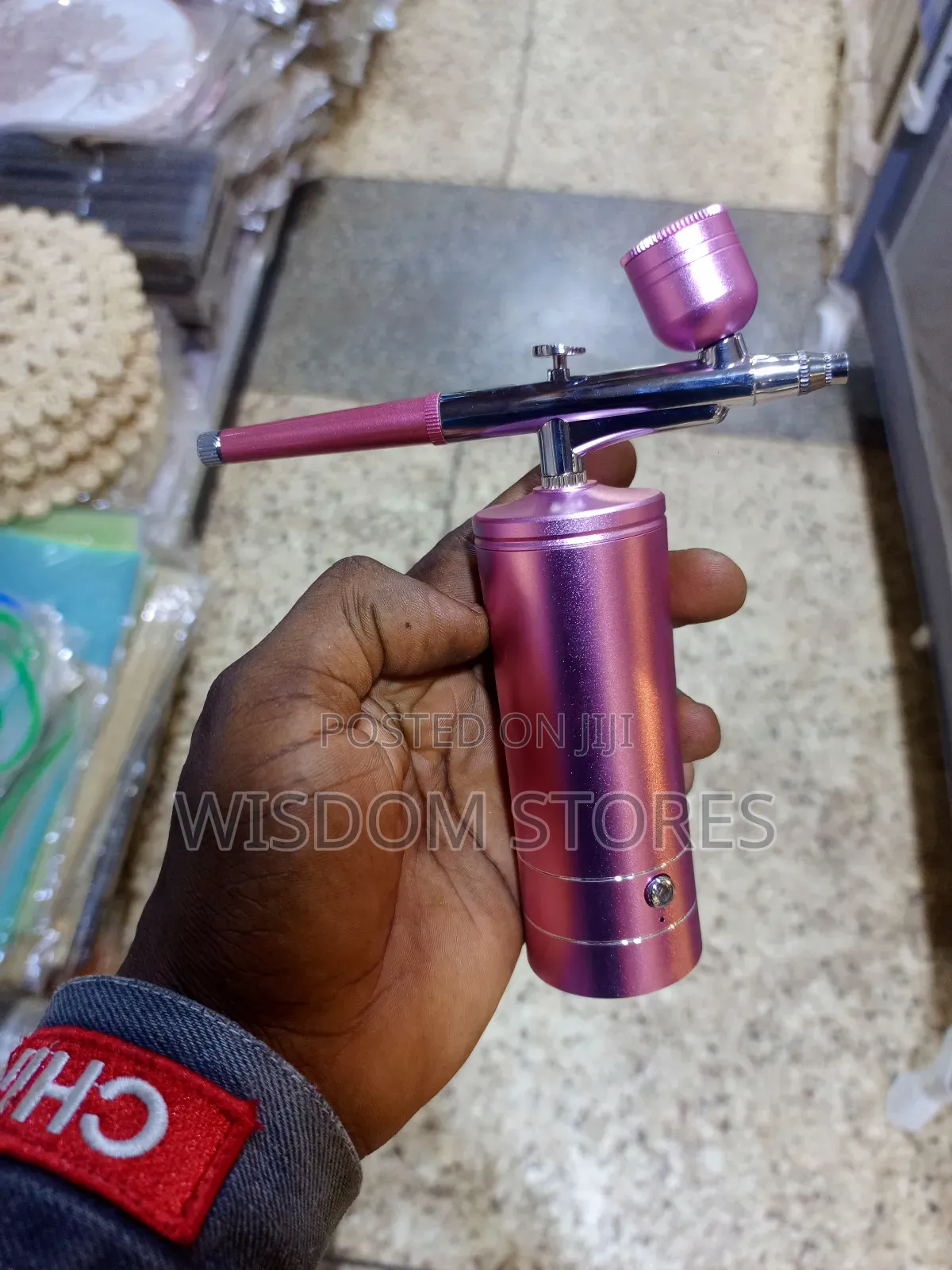 Portable, Cordless Airbrush Kit With a Mini Compressor.