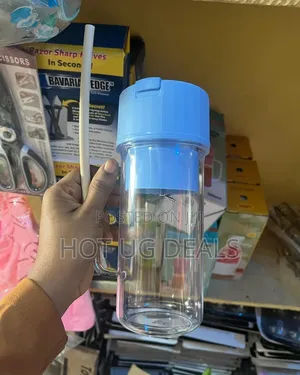 Portable Usb-rechargeable Juicer Cup With A Built-in Straw.