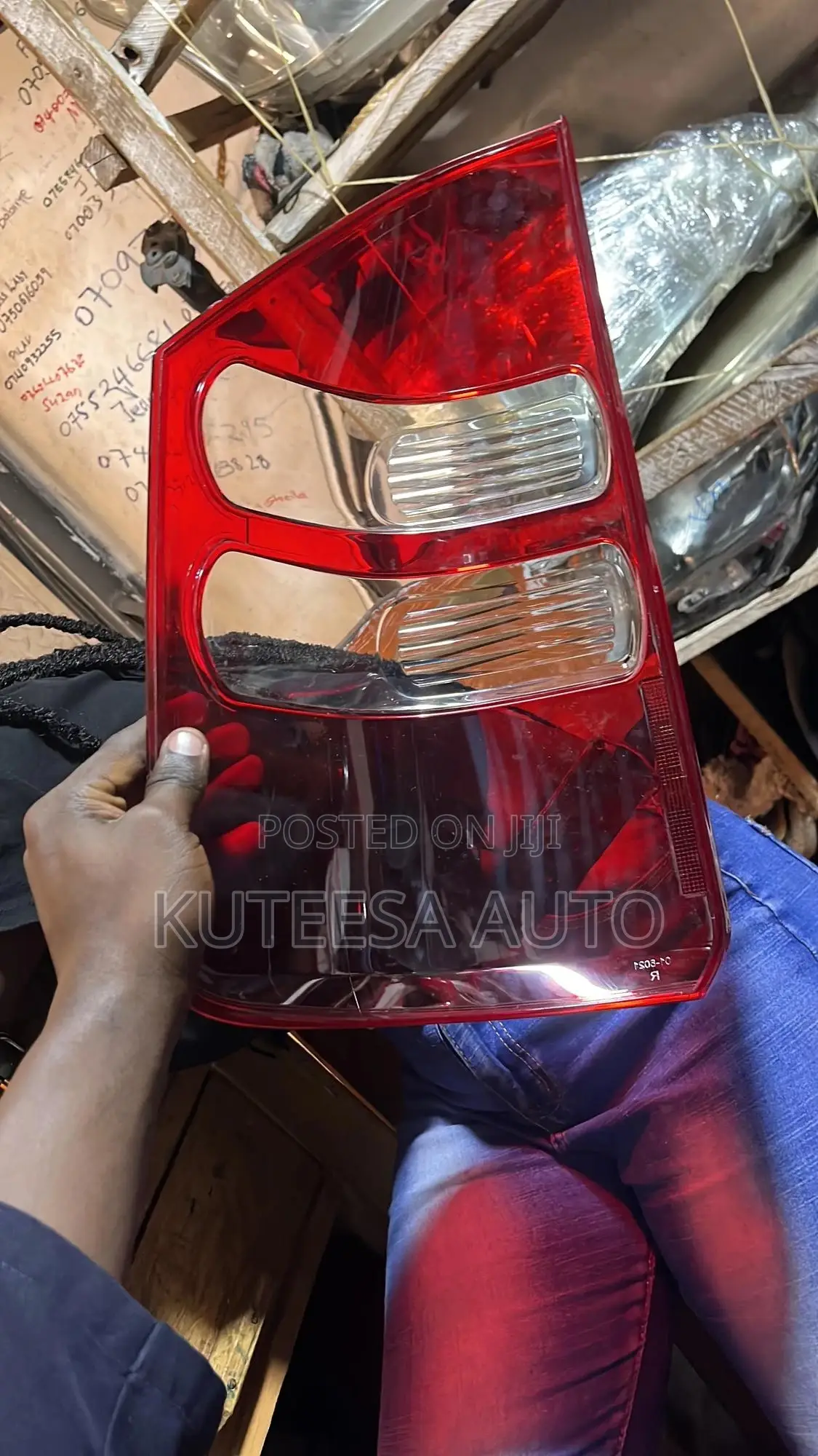 Noah 2010/2012 Rear Light (Glass)