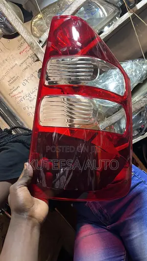 Noah 2010/2012 Rear Light (Glass)