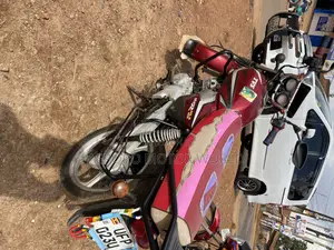 TVS HLX 125 2022 Red