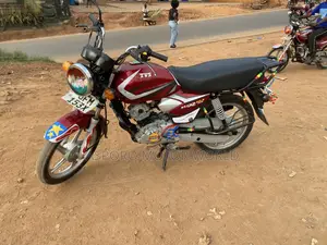 TVS HLX 125 2022 Red